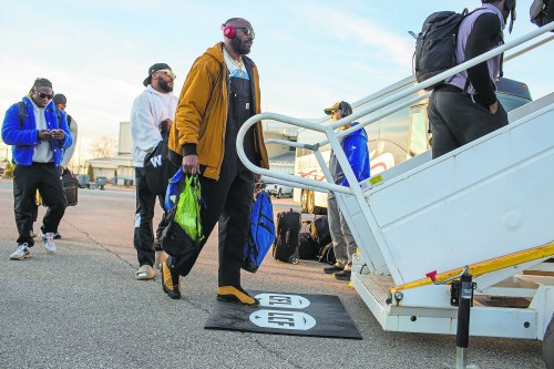 BROOK JONES/FREE PRESS
The Winnipeg Blue Bombers board a WestJet flight to Vancouver from the Winnipeg Richardson International Aiport in Winnipeg, Man., Monday, Nov. 11, 2024. The Blue Bombers are playing in the 111th Grey Cup against the Toronto Argonauts at BC Place Sunday, Nov. 17, 2024. Pictured: Winnipeg Blue Bombers defensive end Willie Jefferson (middle - brown jacket)