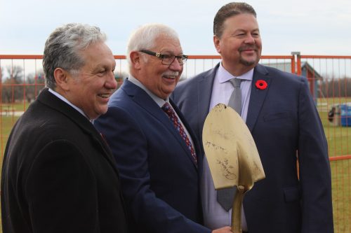 CHRIS GAREAU THE CARILLON
Federal Minister for Prairies Economic Development, Northern Economic Development, and Northern Affairs Dan Vandal (left) and Manitoba Minister of Municipal and Northern Relations Ian Bushie signed the gold-painted shovel used by Mayor Armand Poirier at the sod turning ceremony for the Taché Community Centre in Lorette Oct. 29. Poirier said he will be giving the shovel to the arena when it is completed in 2026.