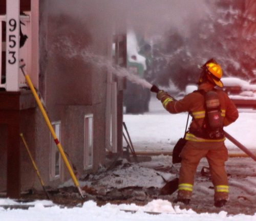 CASSIDY DANKOCHIK THE CARILLON
A firefighter from the Steinbach fire department puts out a blaze at 953 Main Street in Steinbach on Dec. 15 at 7 a.m. The cause of the fire is electrical.