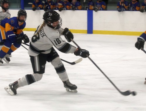 Delainey Rigaux has led the Eastman Selects offensively in the MFHL U18 AAA playoffs, nabbing six goals and four assists in six games, as the Selects swept their quarterfinal and semi-final series, including a game three win in Niverville March 8. (Cassidy Dankochik The Carillon)